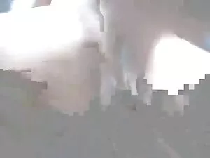 イリヤは女の子を連れて、友人と彼女を犯し ...