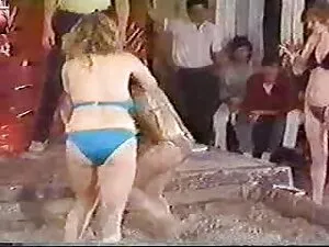 お好きなピンクのディルドのお湯。 アダル ...