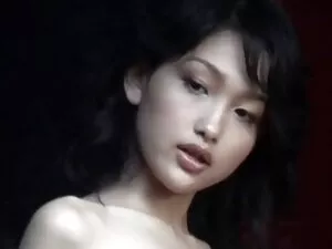 若い十代のマッサージは大人の顧客と勝ちま ...