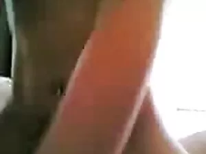 この韓国人は、コックを吸って舐める吸引を ...