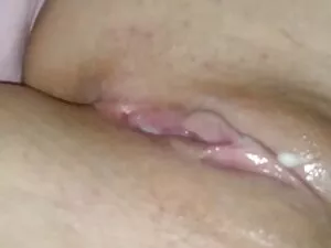 女の子の足は医者によって検査される エロ ...